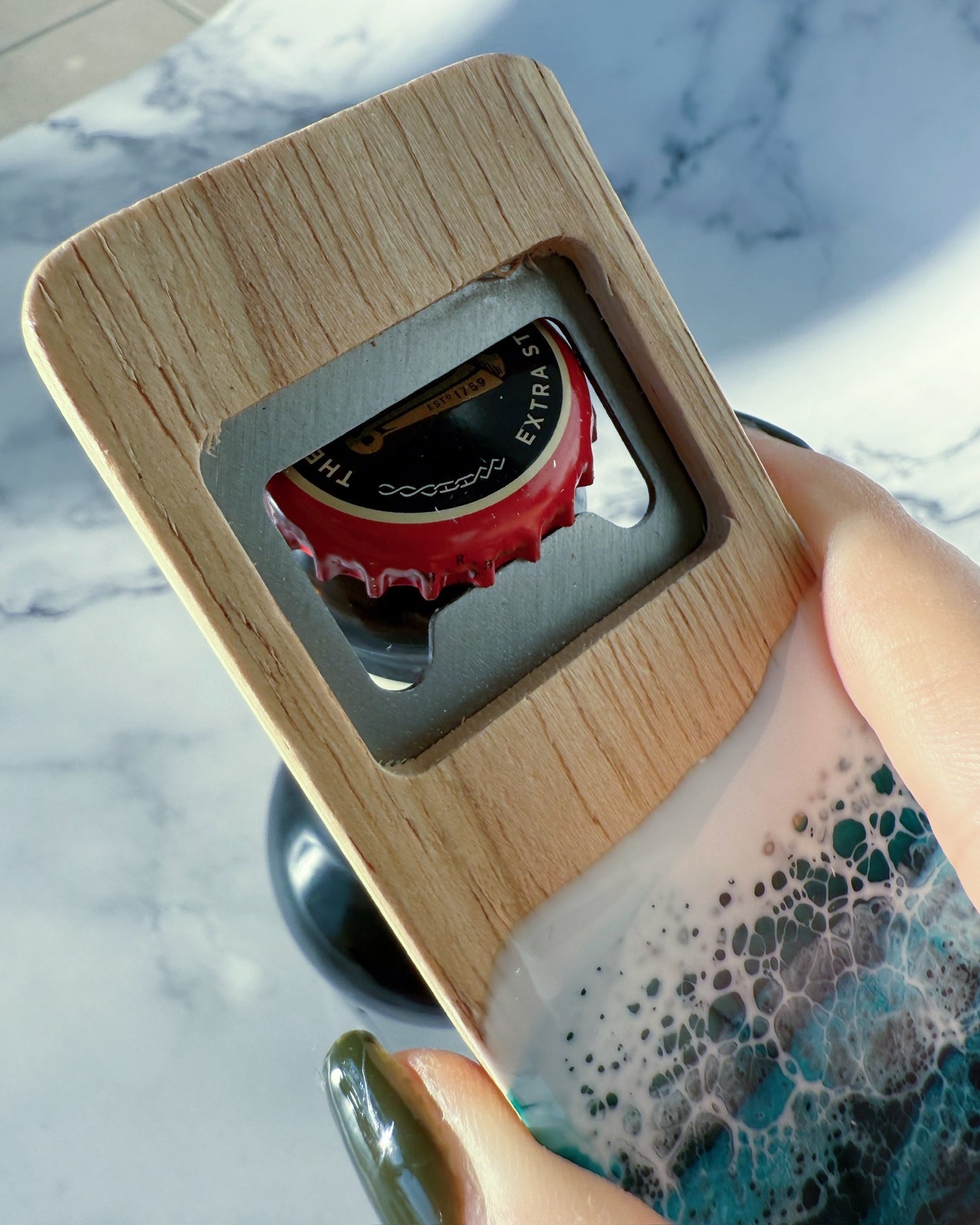 Flaschenöffner Holz Resin Wellen handgemacht – maritimer Flaschenöffner Geschenk Meer