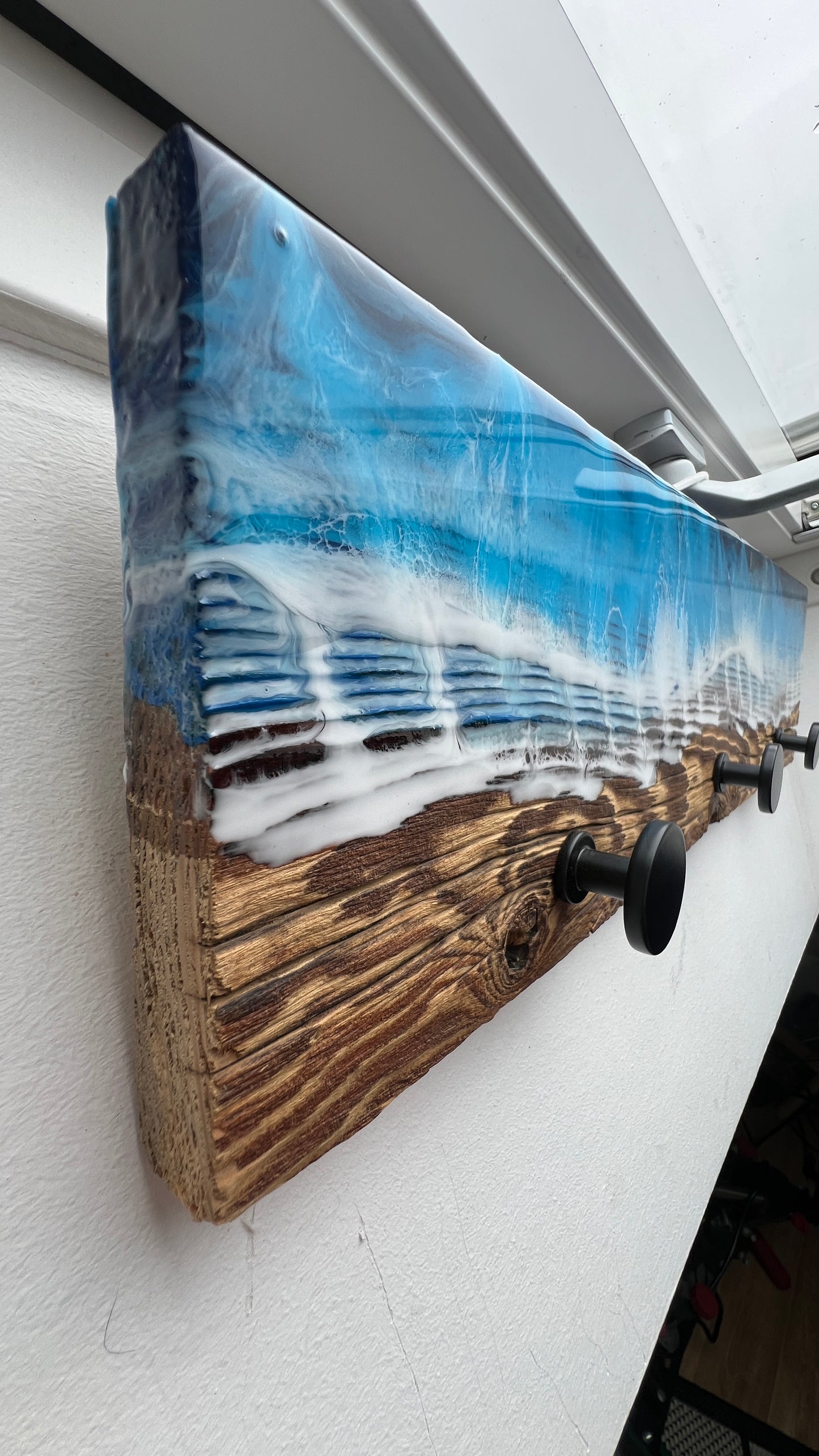 Wandgarderobe „Atlantik“ – Holz & Harz | 50 × 13,5 cm