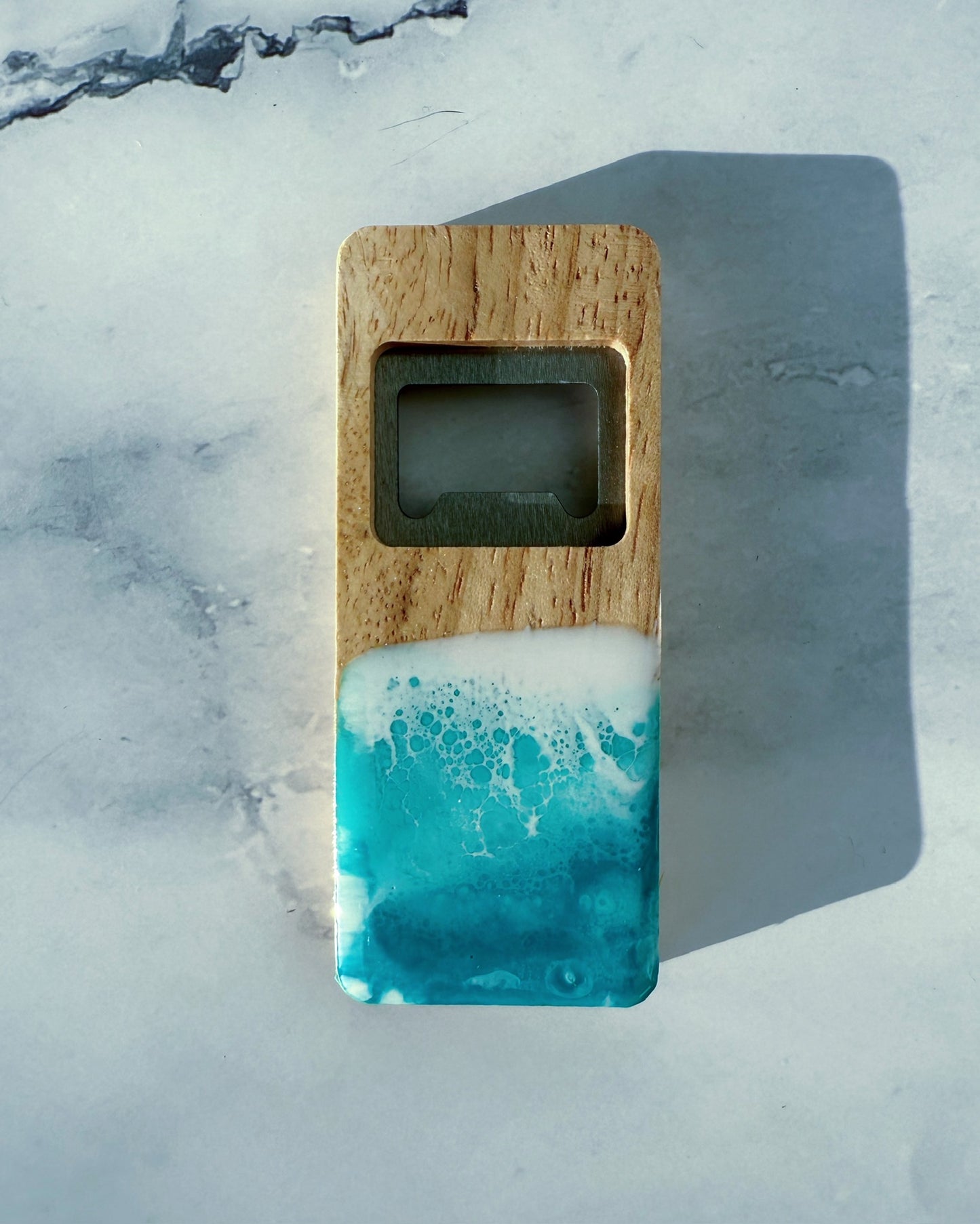 Flaschenöffner Holz Resin Wellen handgemacht – maritimer Flaschenöffner Geschenk Meer