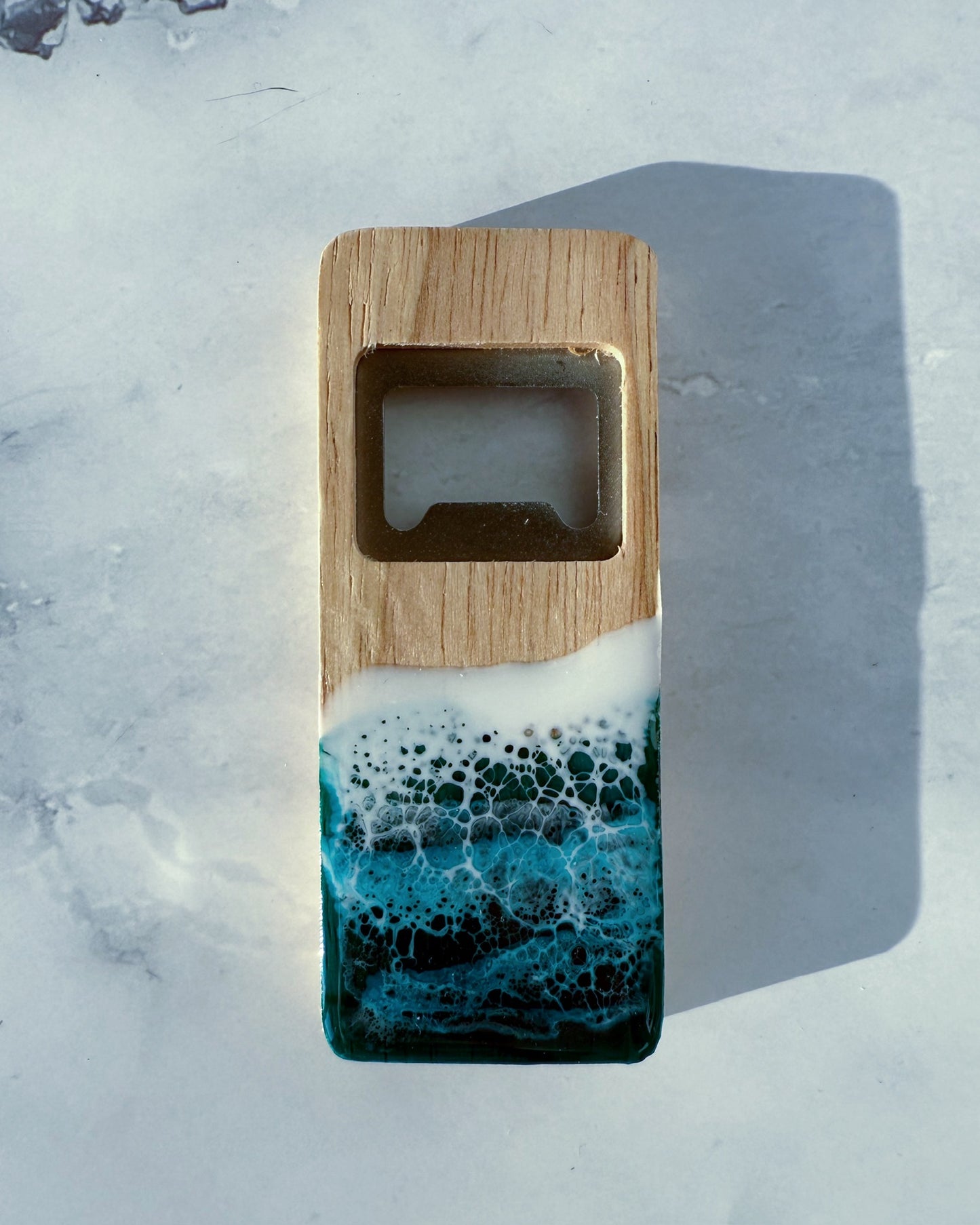 Flaschenöffner Holz Resin Wellen handgemacht – maritimer Flaschenöffner Geschenk Meer