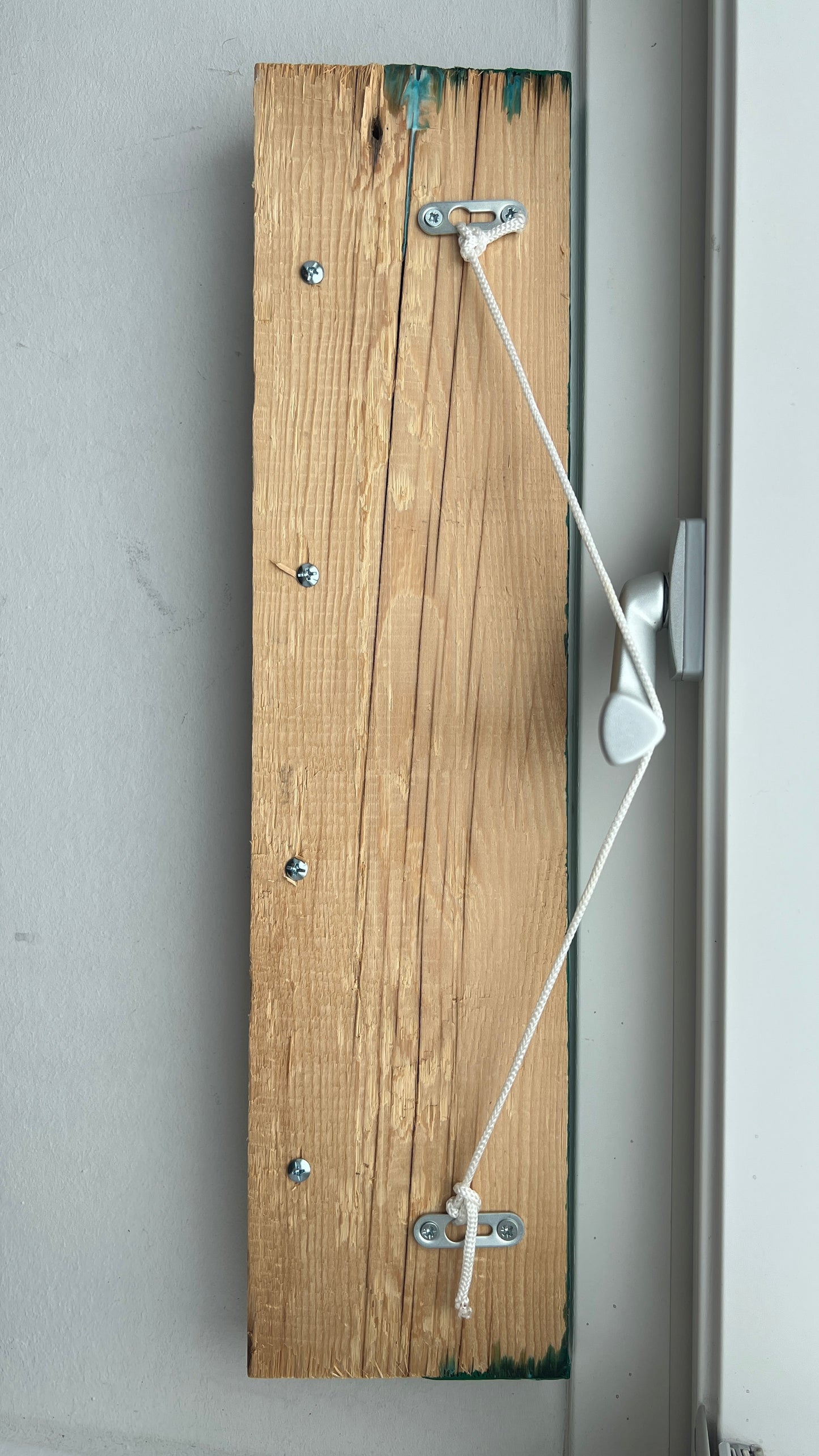 Wandgarderobe „Tiefe Ostsee“ – Holz & Harz | 50 × 12 cm