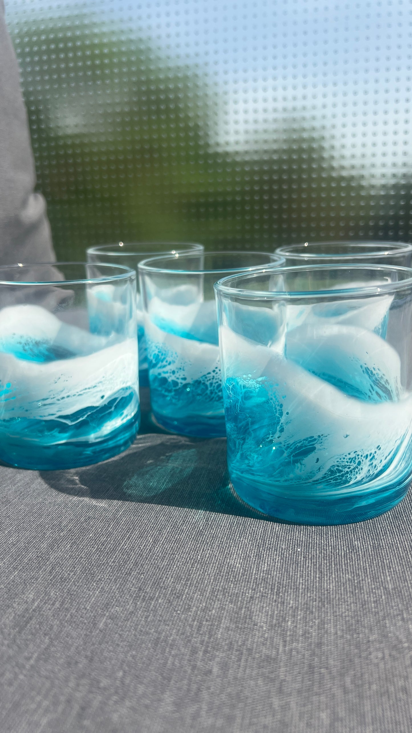 Maritimes Wasserglas mit Resin Welle – Ostsee Petrol Weiß – veredeltes Trinkglas 260 ml