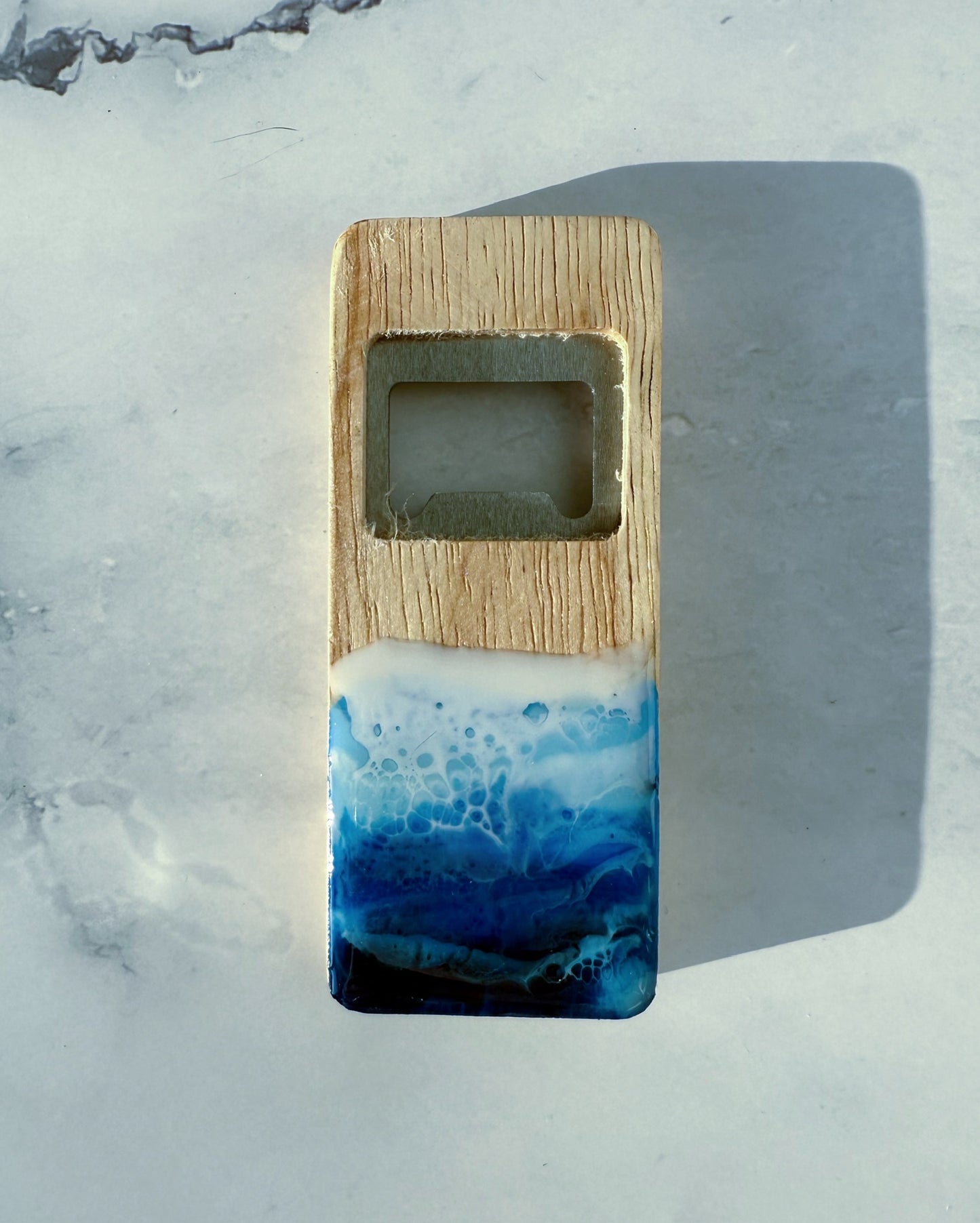 Flaschenöffner Holz Resin Wellen handgemacht – maritimer Flaschenöffner Geschenk Meer