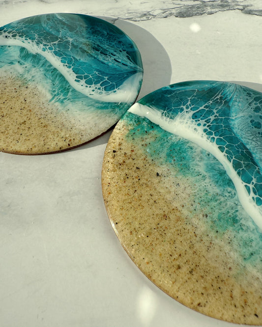 Getränkeuntersetzer Resin 10 cm – Ostsee Petrol mit Sand | Handmade