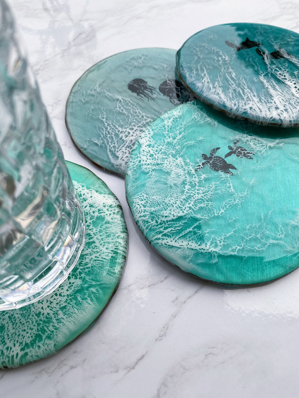 Auftragsarbeit Resin Untersetzer mit Meerestieren – Glasuntersetzer, Geschenk für Meeresliebhaber